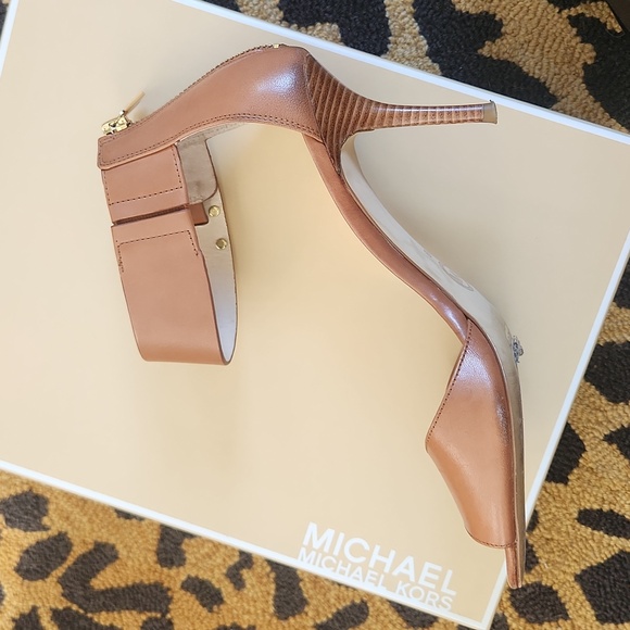 MICHAEL Michael Kors Open Toe Leather Sandals - Picture 6 of 13